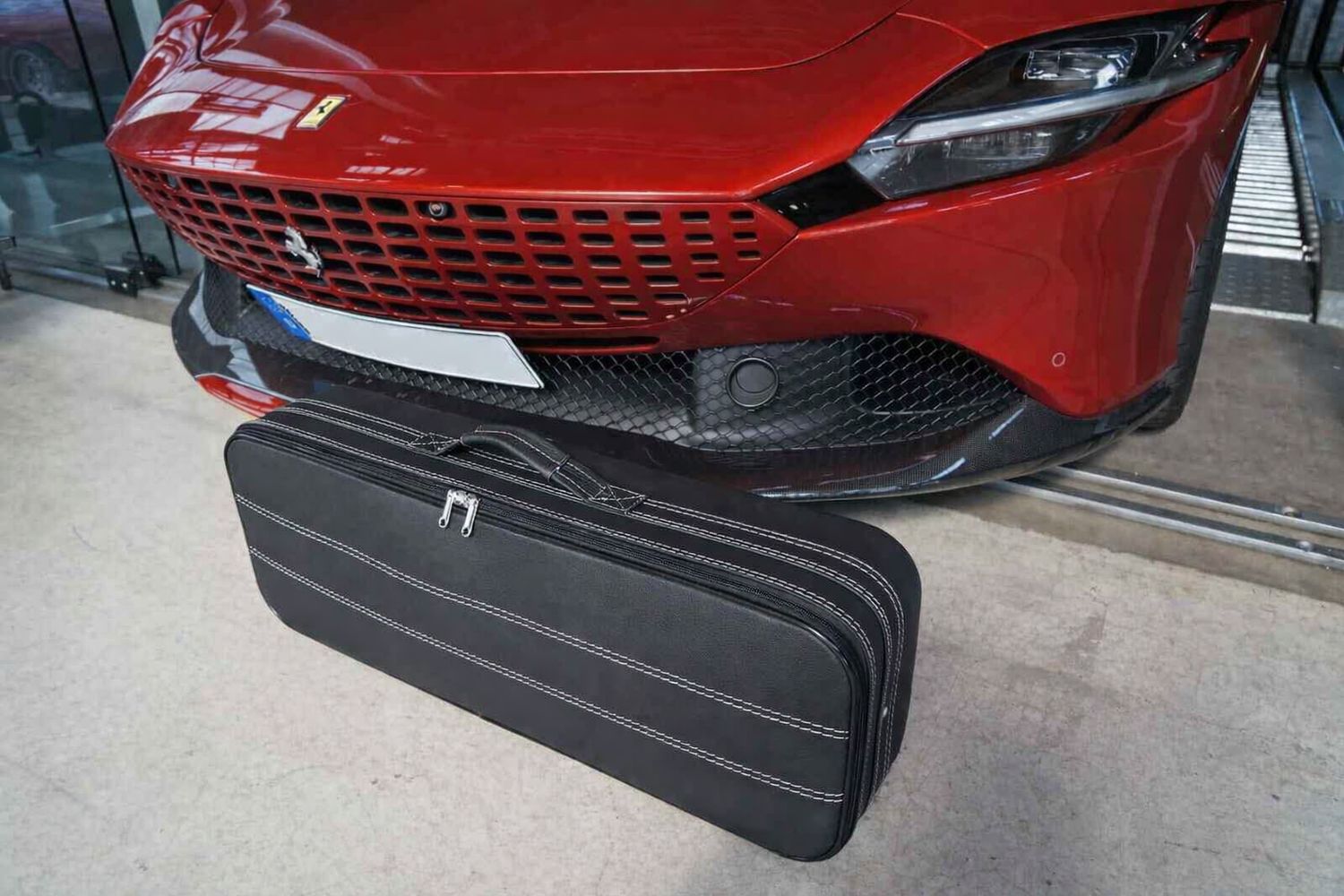 Roadsterbag suitcase Ferrari Roma + Silverwhite seams (1-pcs)