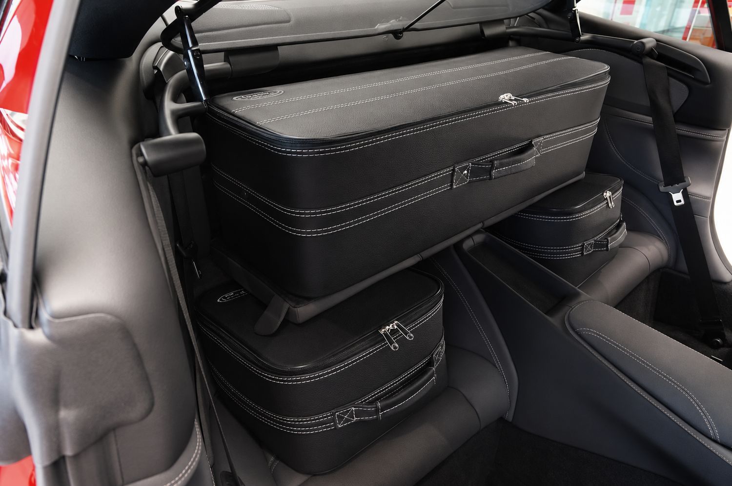 Roadsterbag suitcase set Ferrari Portofino (also M) 3-piece (interior) Roadsterbag suitcase set Ferrari Portofino (also M) 3-piece (interior)
