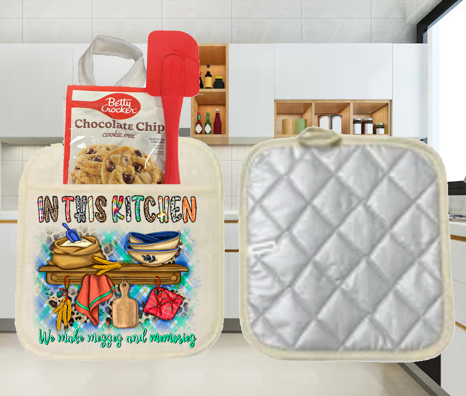 Potholders: IN THIS KITCHEN WE MAKE MESSES AND MEMORIES