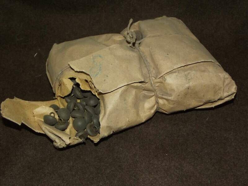 Lot de 12 Boutons France 40 demi-bombé kaki 15 m/m .