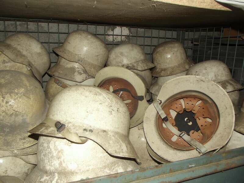 Casque Allemand Luftschutz  en fibre.