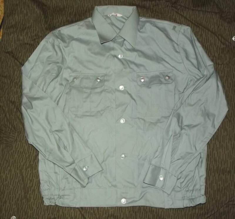 Chemise verte   volkspolizei Est-Allemand . Taille 41n