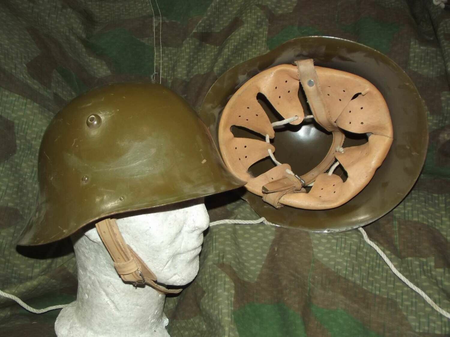 Casque Bulgare modèle 1936 reconditionné  Période communiste.