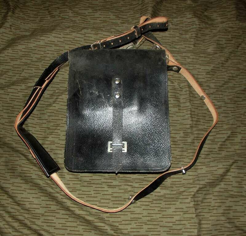 Porte carte NVA-DDR  cuir noir Vintage Est-Allemand.