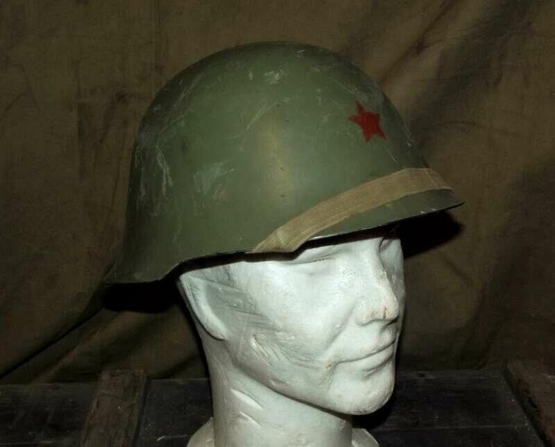 Casque Serbe  modèle 59 Etoile rouge  (ex-Yougoslavie,Guerre des Balkans)