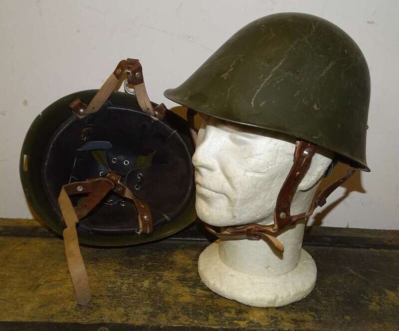 Casque Roumain M-73 époque guerre froide.