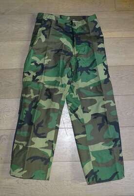 Pantalon Gore-Tex Woodland US-Army Neuf de stock Taille 40/42