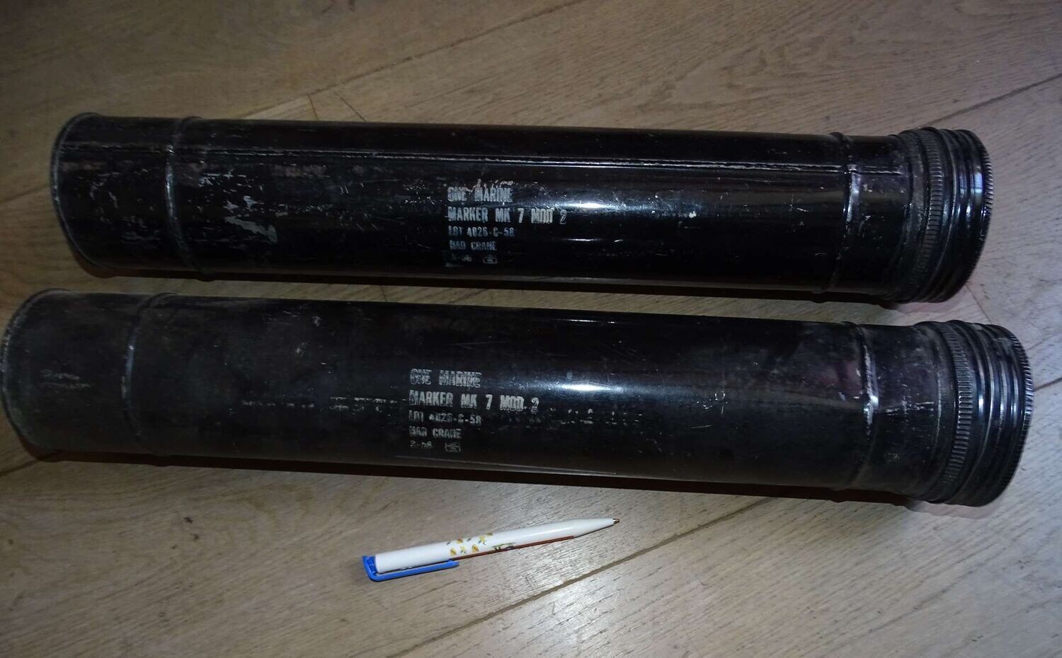 2 Container Fusée de détresse anglaise de l'aéronavale époque guerre d'Algérie