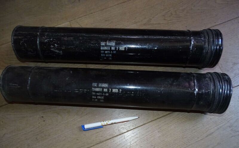 2 Container Fusée de détresse anglaise de l'aéronavale époque guerre d'Algérie
