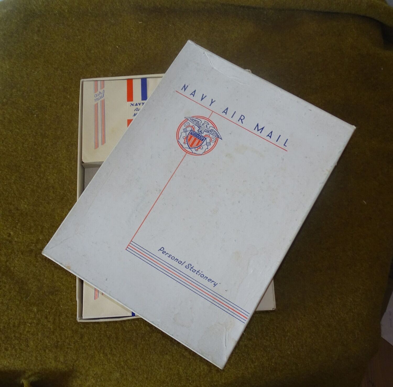 Rare boite Navy Mail  ww 2 , 40 lettres et 80 feuilles