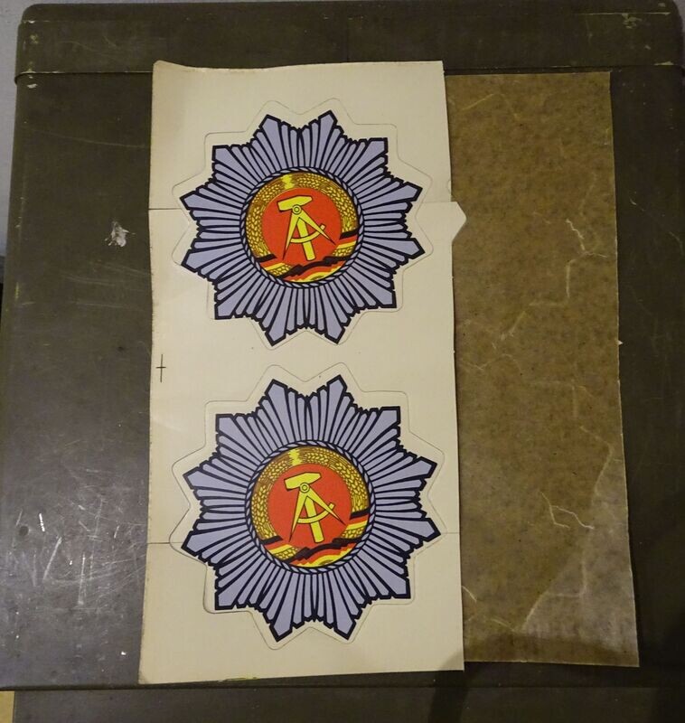 Autocollants NVA /DDR porte de véhicule militaire 17 cm  ,d'époque lot de 2.