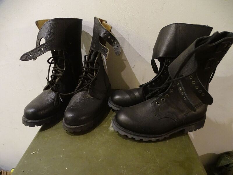 Rangers Française cuir noir  BM65 année 2000's taille 41. Nos