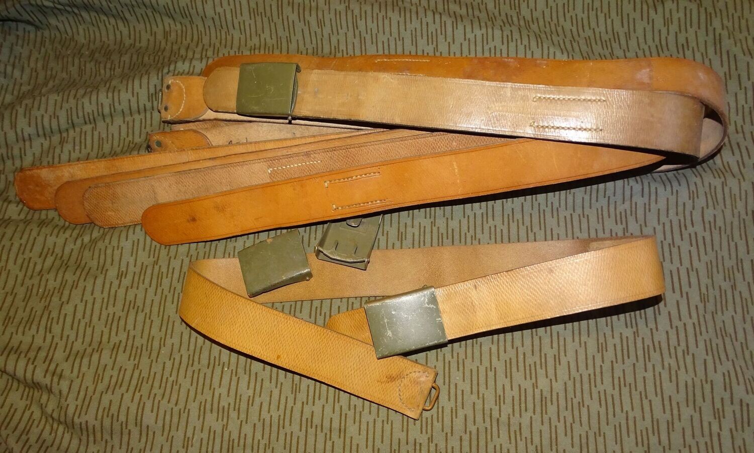 Ceinturon cuir fauve Tchecoslovaque 1950's  Taille 95-100.