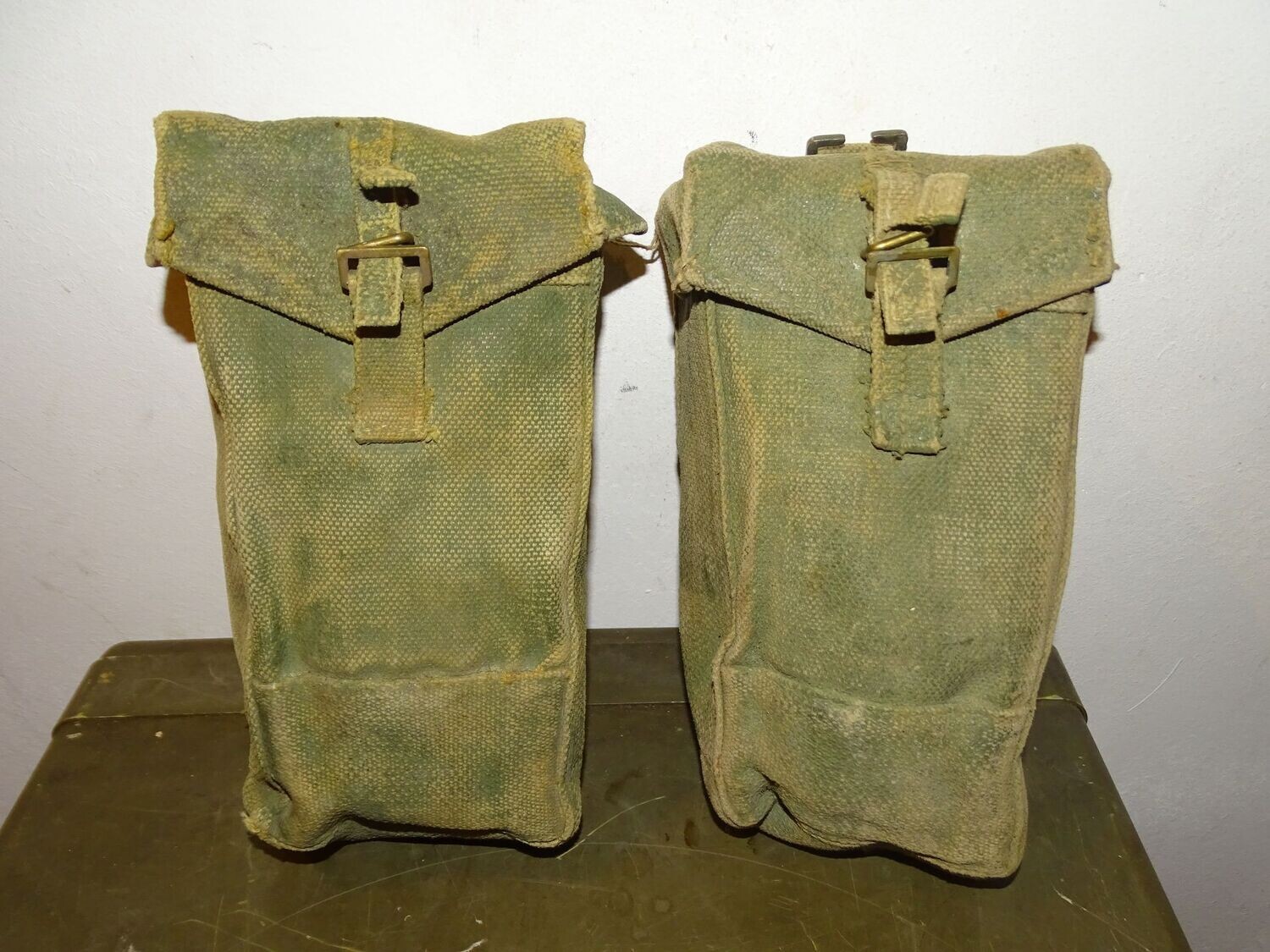 Paire de Pouch / cartouchière  Anglais blancoté   1944