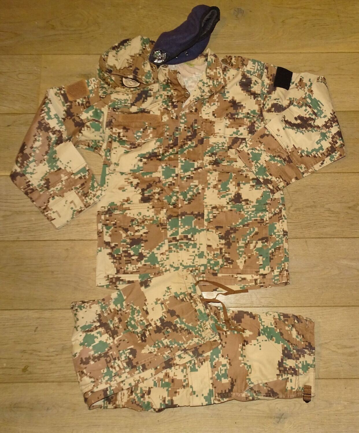 Uniforme pixel de l'armée Jordanienne avec béret et casquette