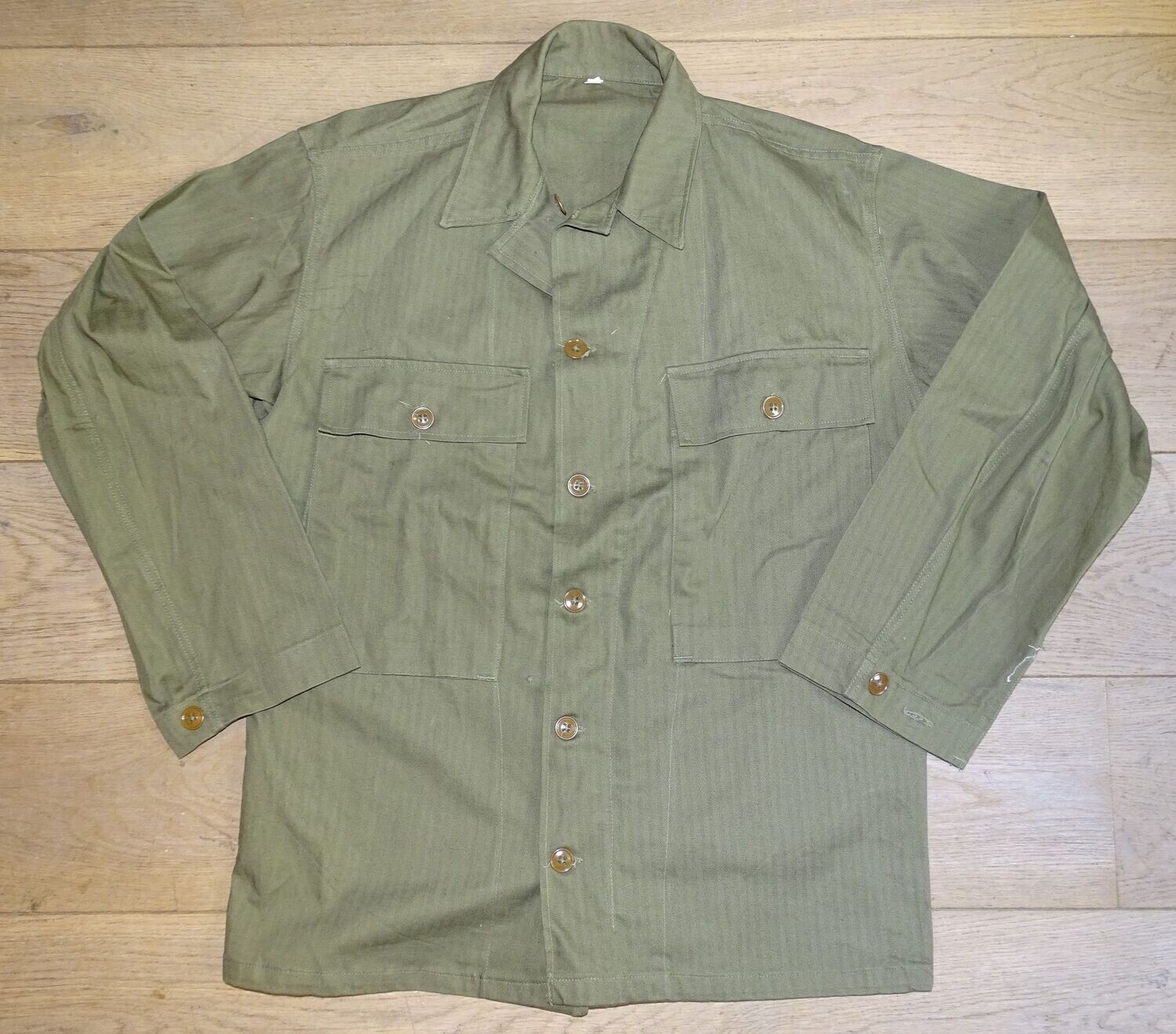 Veste  HBT US 38R 1943 variante boutons plastique  Stock NOS.
