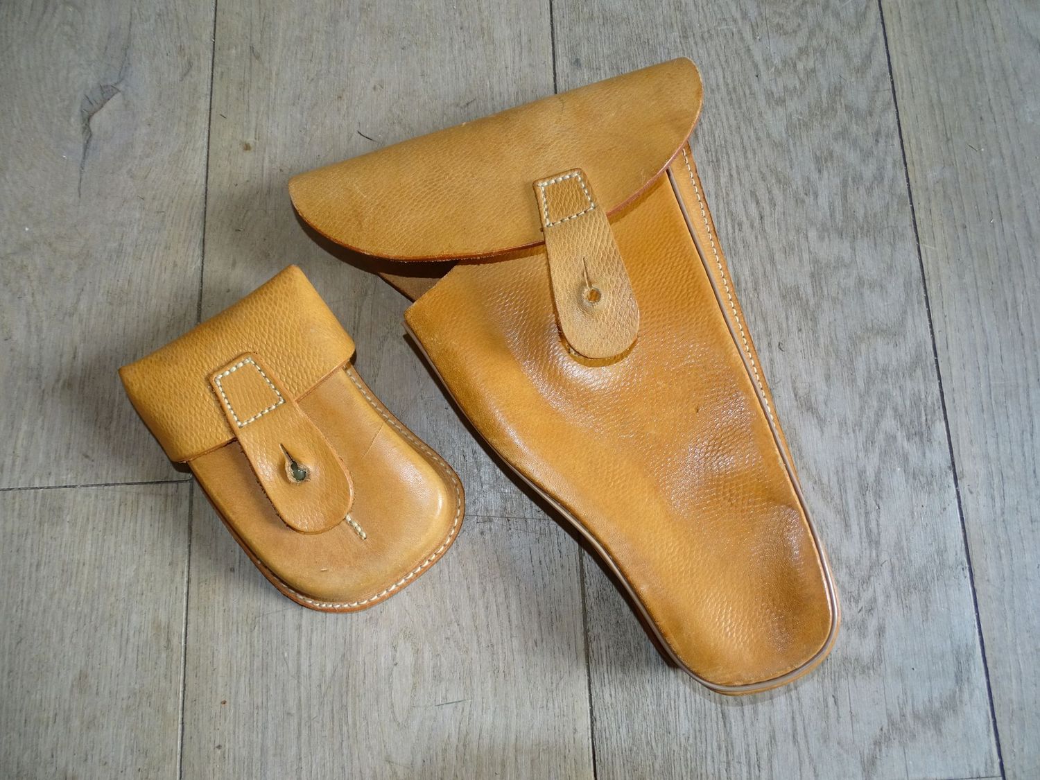 Holster et porte chargeur Tchèque Scorpion VZ 61.