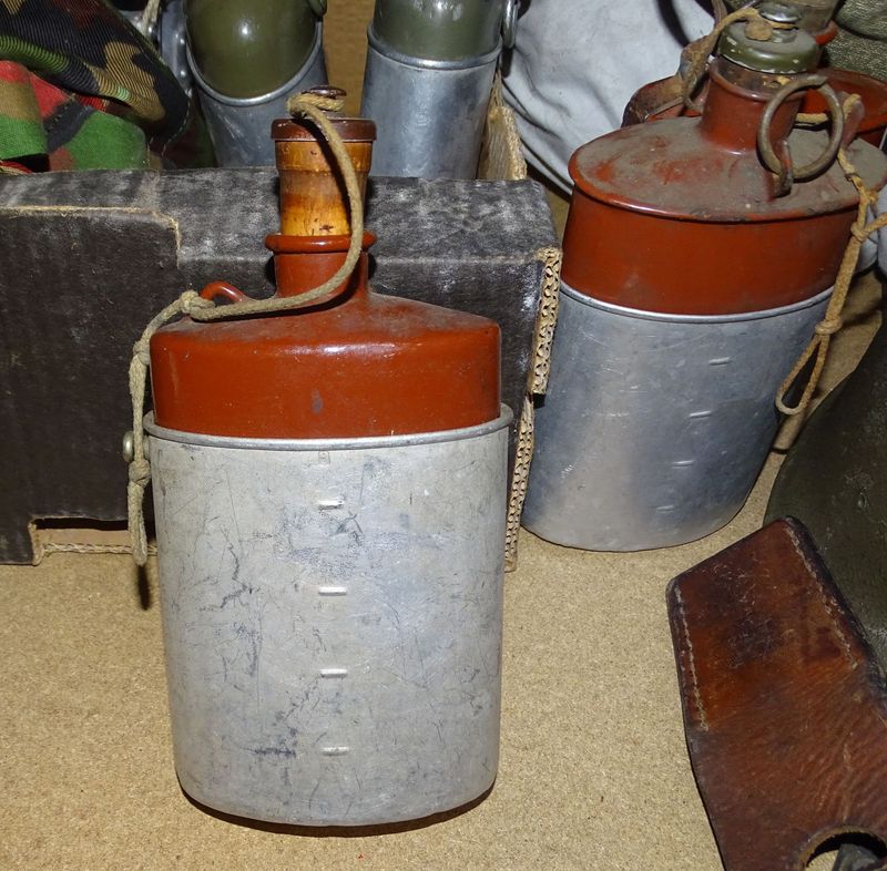 Gourde Armée  Suisse émail rouge 1906