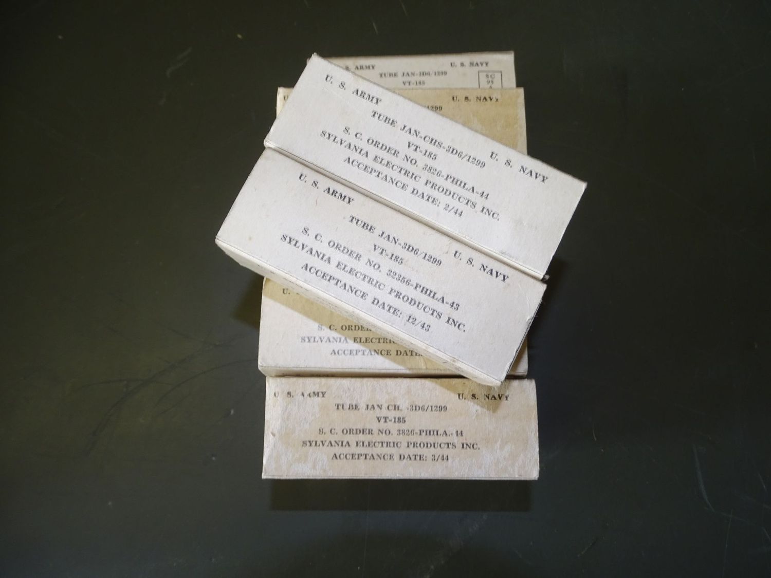 Lot de 6 tubes Radios TUBE VT-185 U.S. NAVY 1944 neuf en carton d'origine.