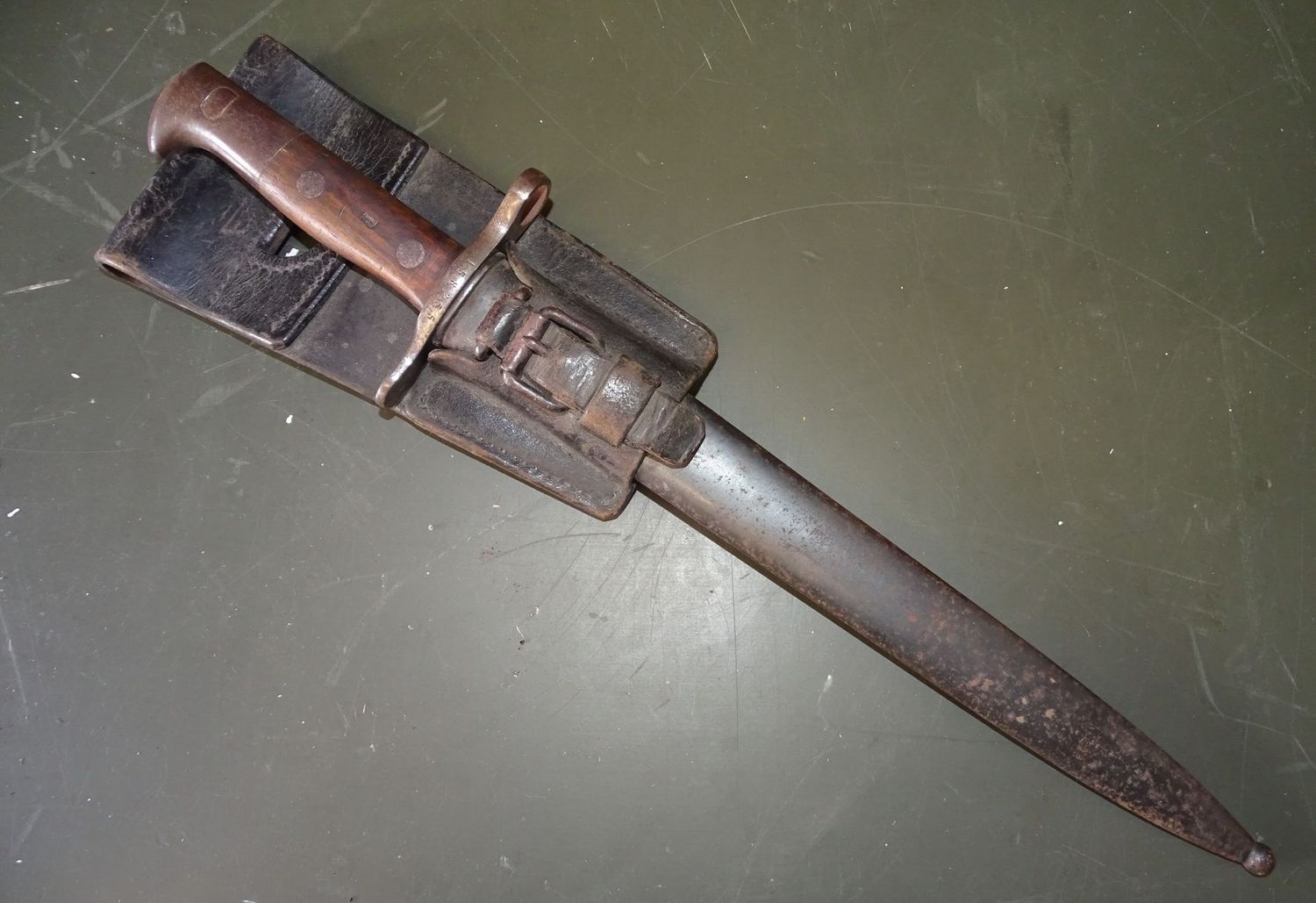 Baionnette Suisse 1889  premier type ,gousset cuir 1892.