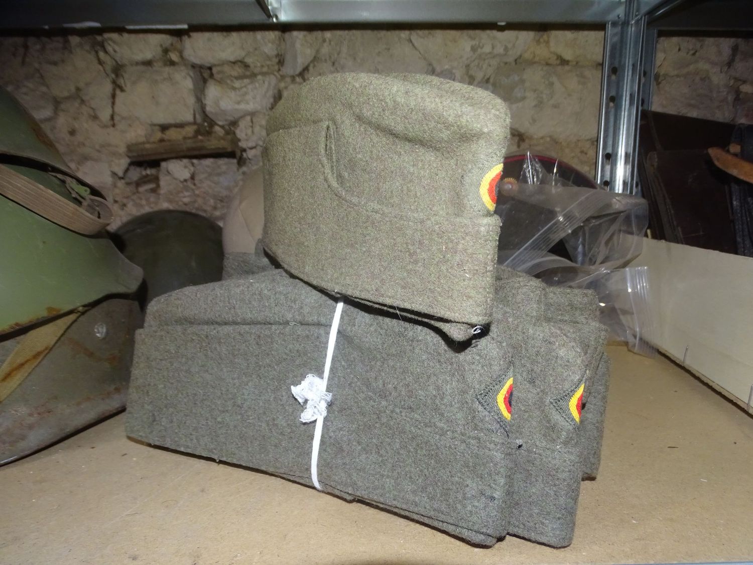 Lot de 10 Calots allemand Bundeswehr 1964 taille 54.