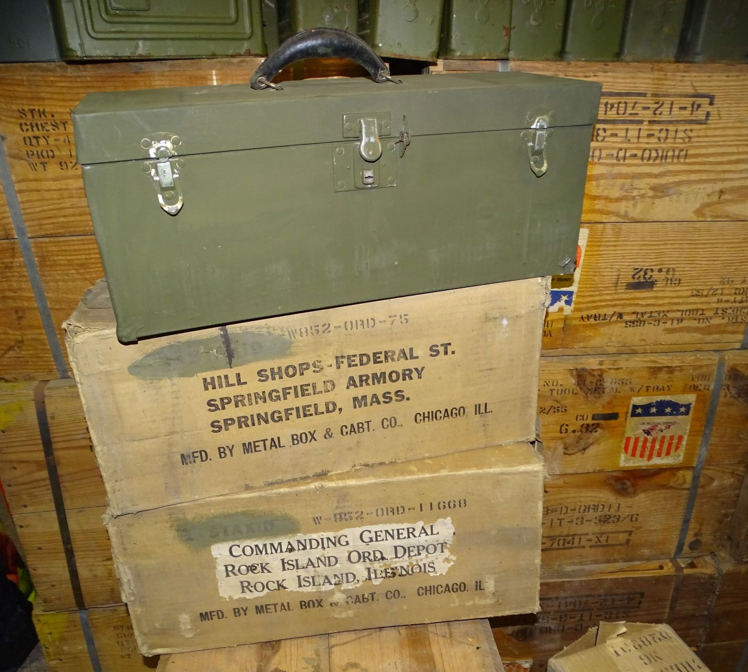 Caisse a outils Springfield armory  US WW2 CHEST STEEL M6 D28201 toolbox Calibre 50 ,30-06.