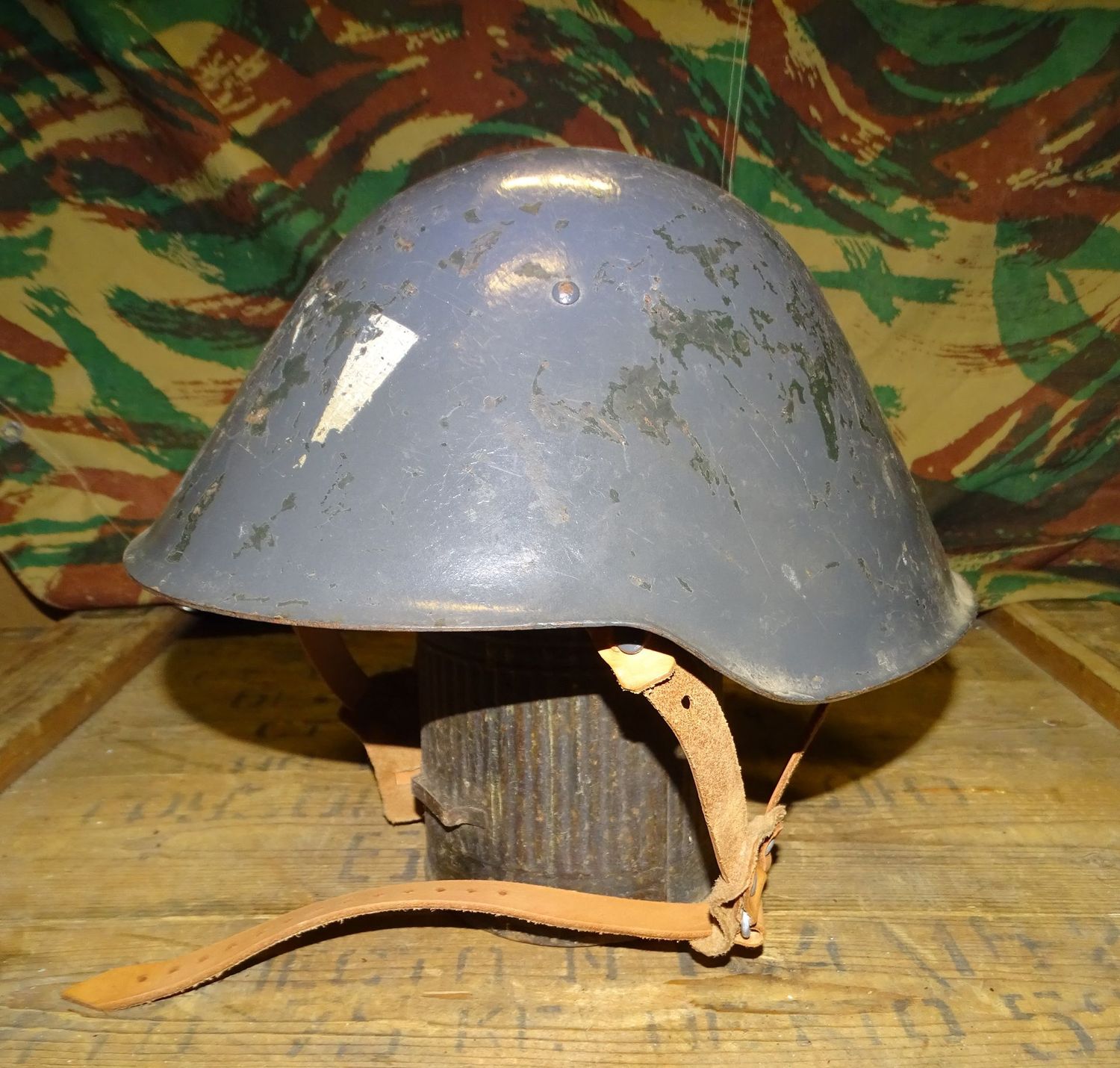Casque modèle 56 NVA . DDR volksarmee . Volkpolizei 1958