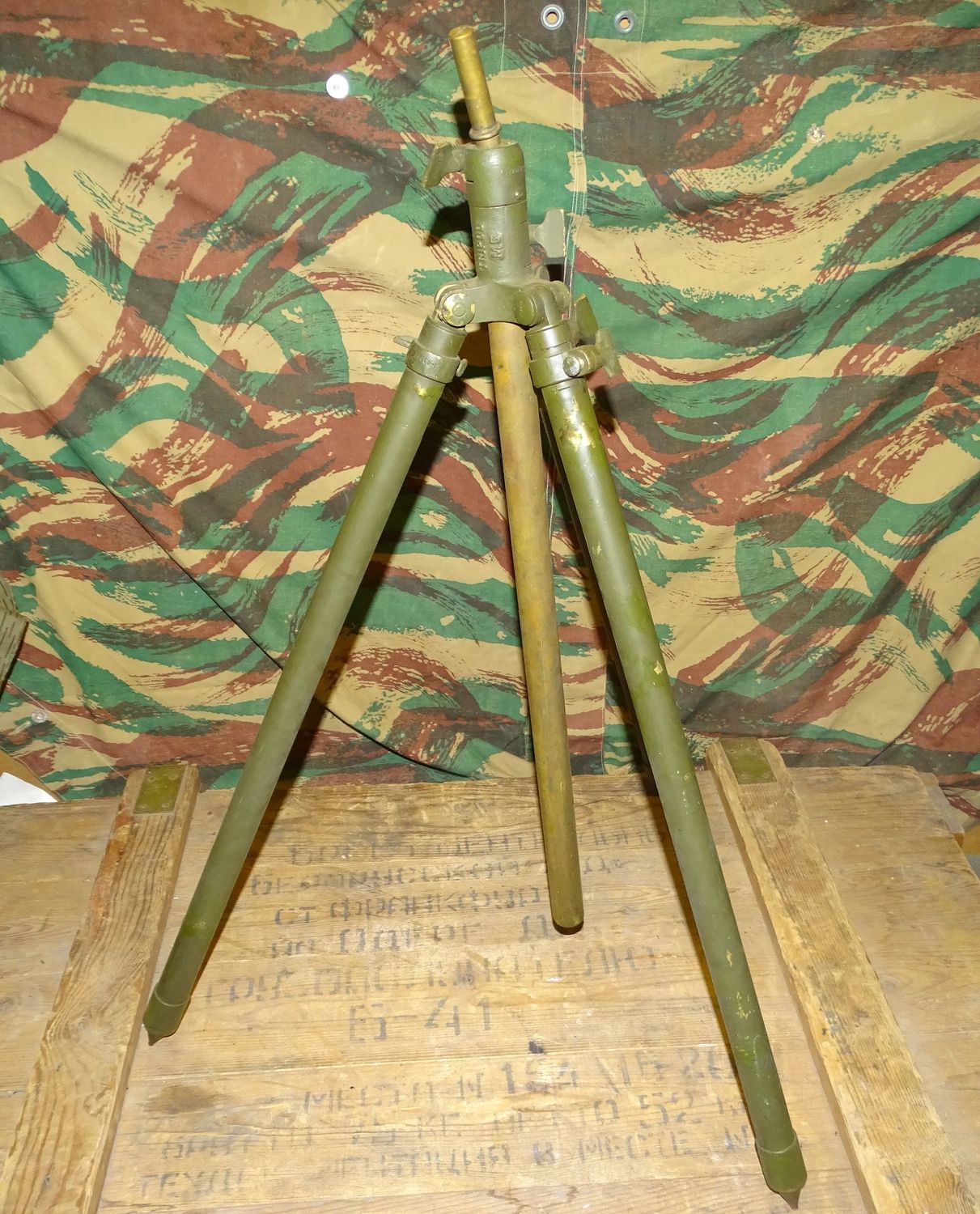 Trépied M5 US WW2 pour théodolite – Neuf de stock (NOS)