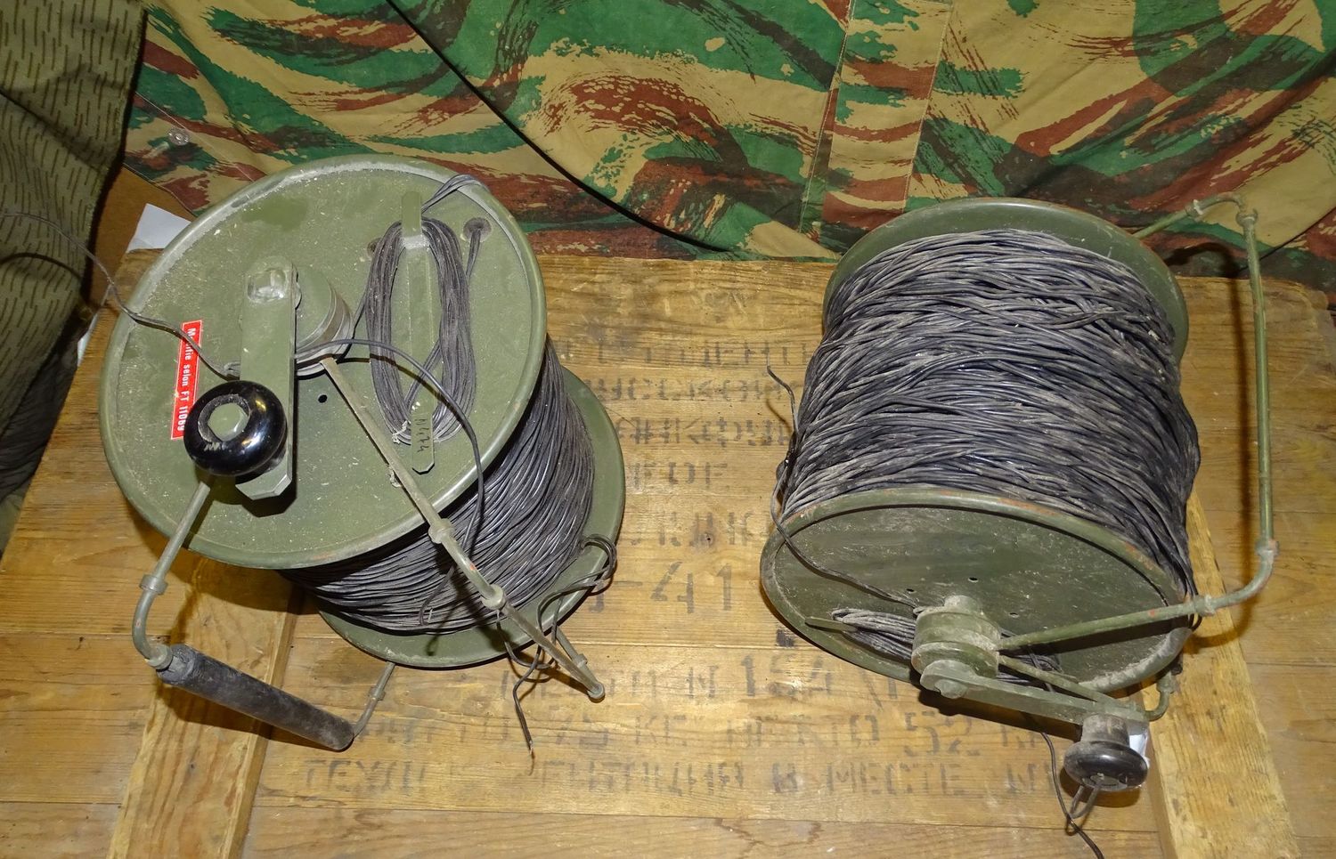 Bobine de câble téléphonique militaire française années 1960