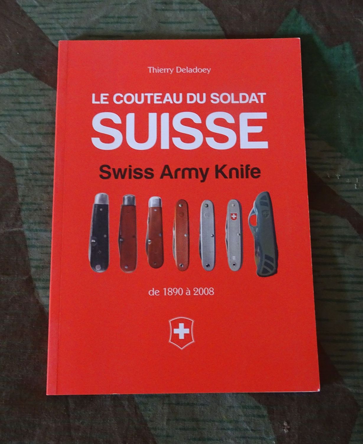 Livre sur les couteaux de poche de l’armée suisse (1890-2008)