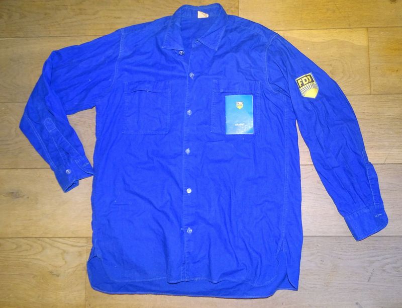 Chemise FDJ Est-Allemande avec livret de propagande d’origine - Relique RDA