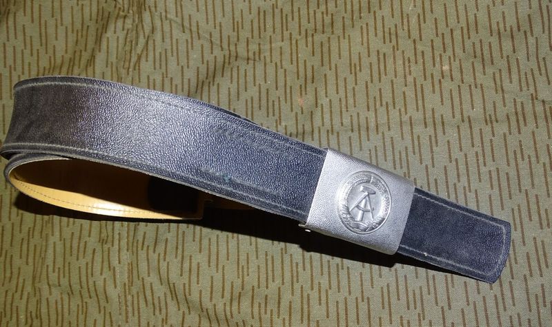 Ceinturon militaire RDA en caoutchouc imitation cuir - Modèle ersatz rare