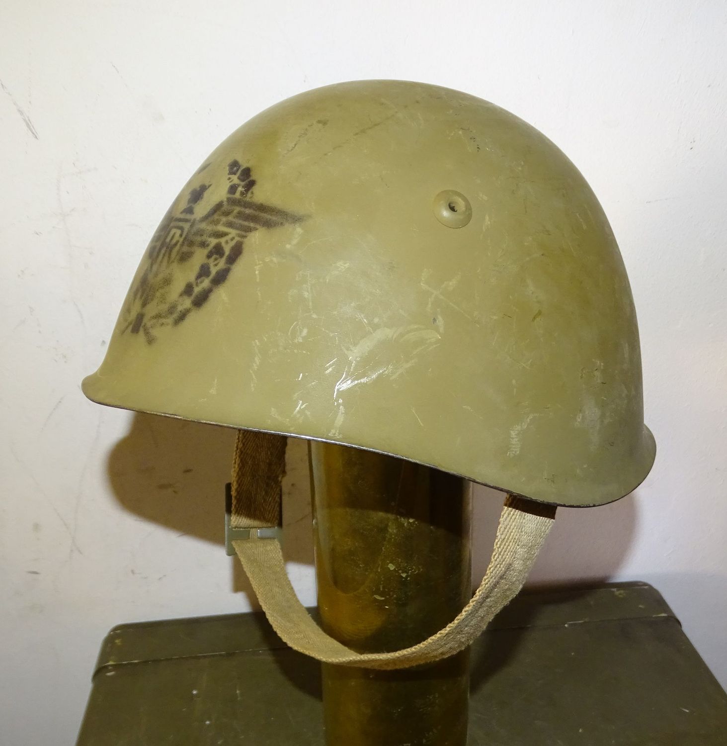 Casque Italien M33/47 Post-Guerre, Insigne d'Origine  , Taille 57