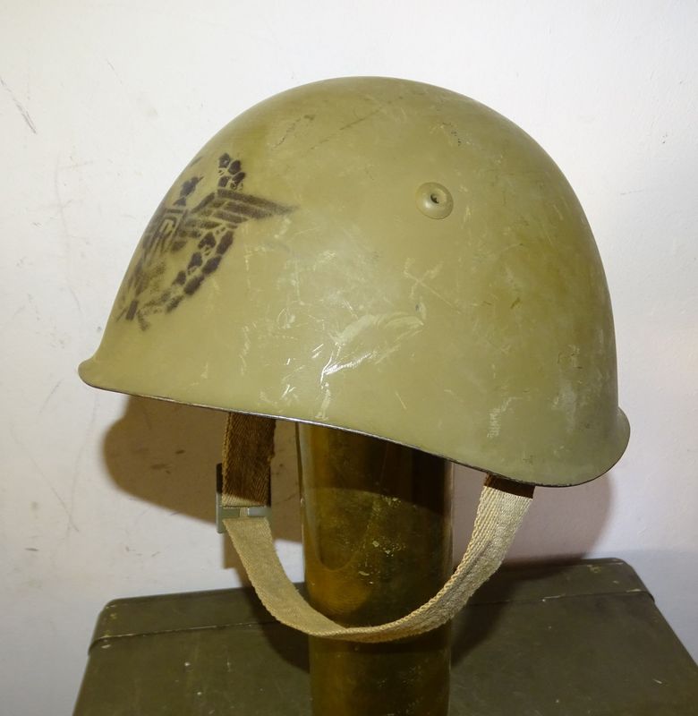 Casque Italien M33/47 Post-Guerre, Insigne d'Origine  , Taille 57