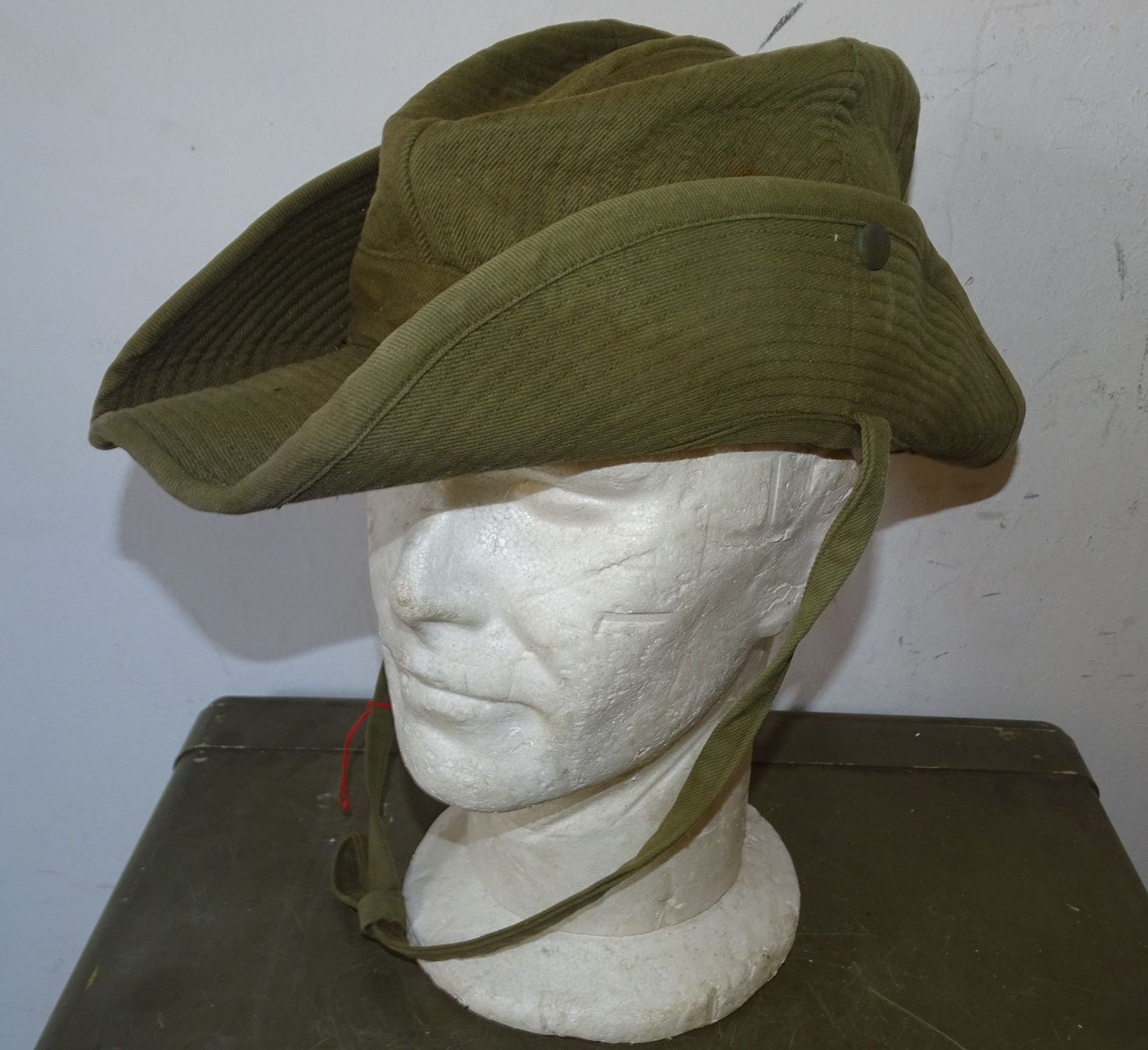 Chapeau de Brousse Français Modèle 1949 - Indochine/Algérie - Taille 58 - Bien Dans Son Jus Chapeau de Brousse Français Modèle 1949 - Indochine/Algérie - Taille 58 - Bien Dans Son Jus