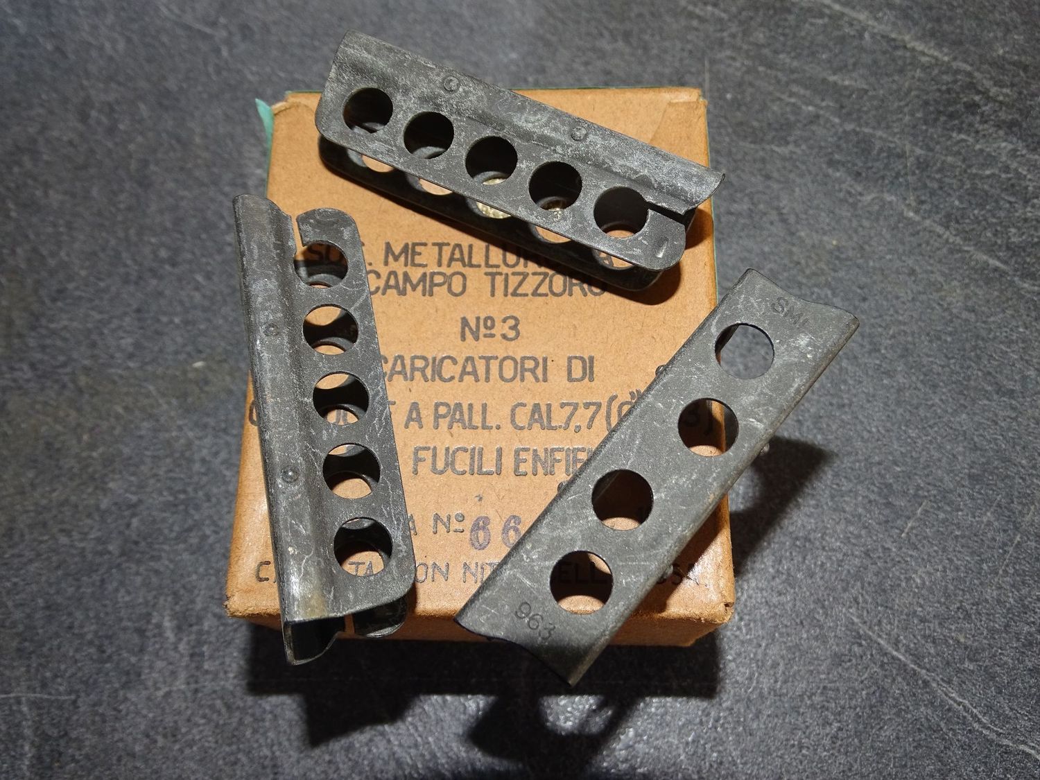3 clips chargeurs Lee Enfield surplus armée italienne calibre .303, neufs en boîte .