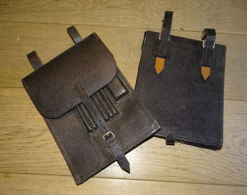 Porte-Cartes Mle 1937 Cuir Grenelé Noir – BGS Berlin.