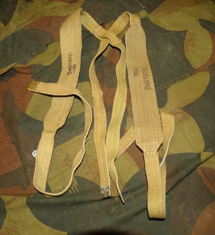 Brelage Anglais  1944 la paire avec même marquage BATA Stock NOS.