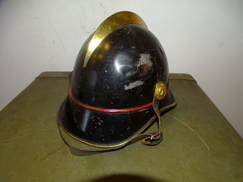 Casque Suisse Modèle 1890 pompier . 2 Casque Suisse Modèle 1890 pompier . 2