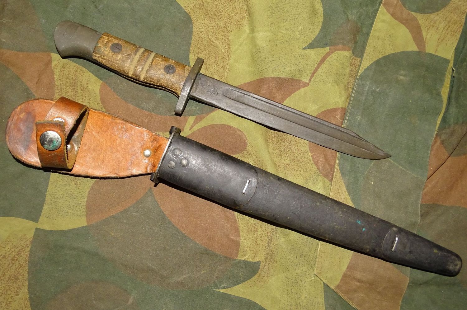 Poignard Français US 17 Parachutiste/Légion étrangère. Poignard Français US 17 Parachutiste/Légion étrangère.