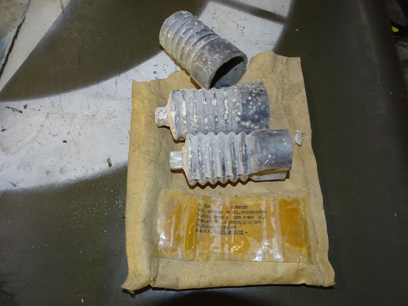 GMC CCKW lot de 3 soufflet de maitre cylindre de frein, nos.