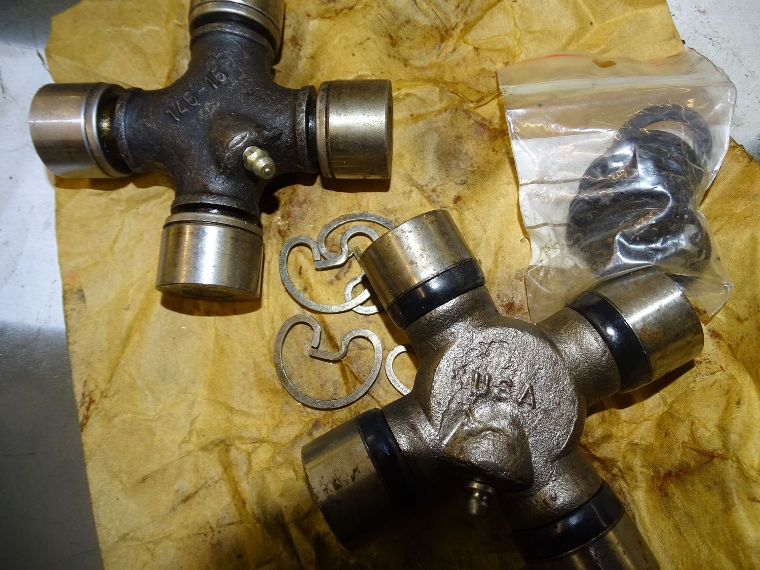 GMC CCKW lot de 2 croisillons de transmission Nos