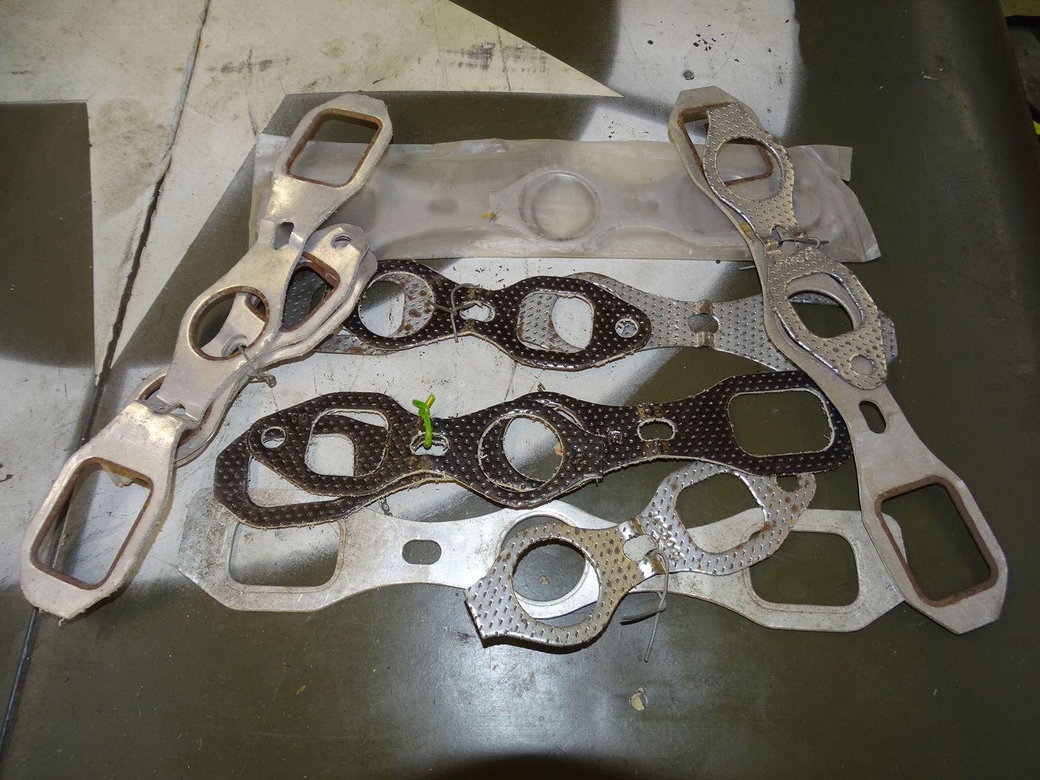 GMC CCKW Joint Collecteur admission/échappement   . NOS