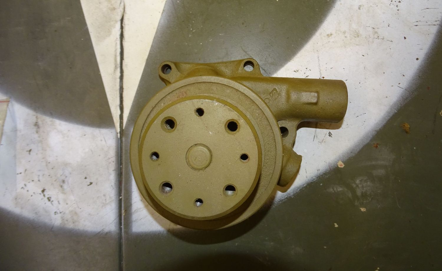 GMC CCKW  pompe a eau   .NOS