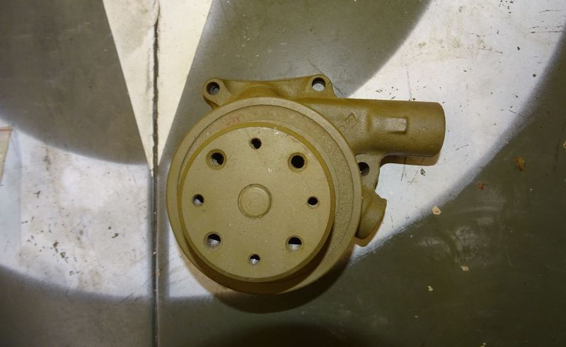 GMC CCKW  pompe a eau   .NOS