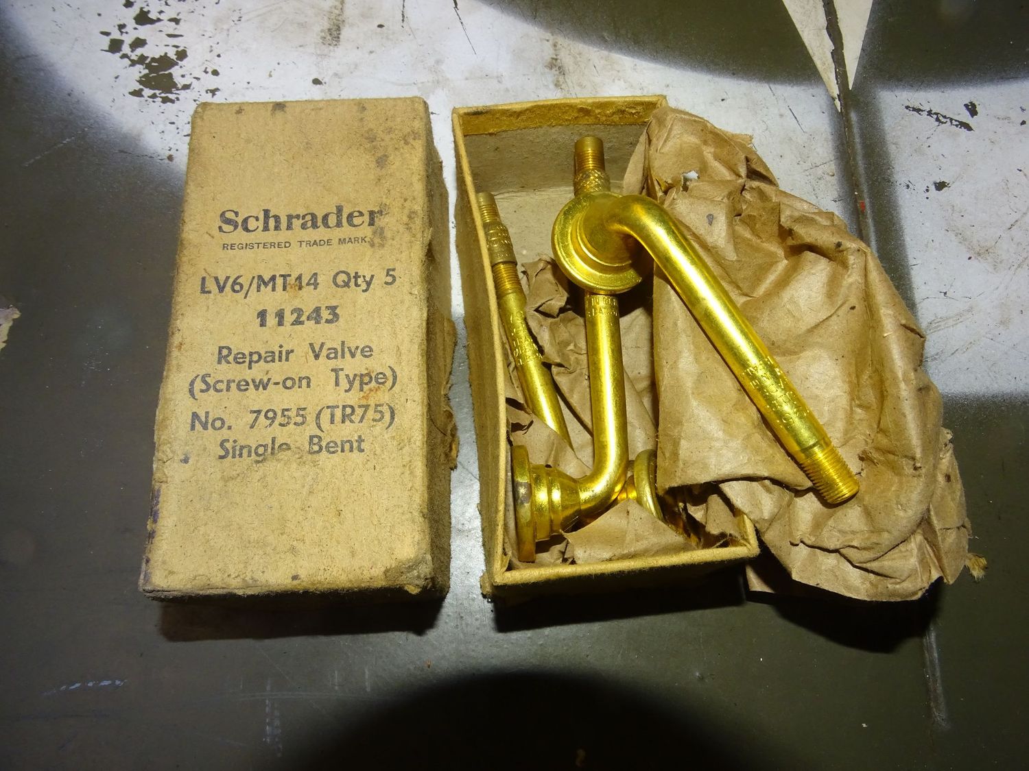 GMC CCKW  Valves de chambre a air USA NOS