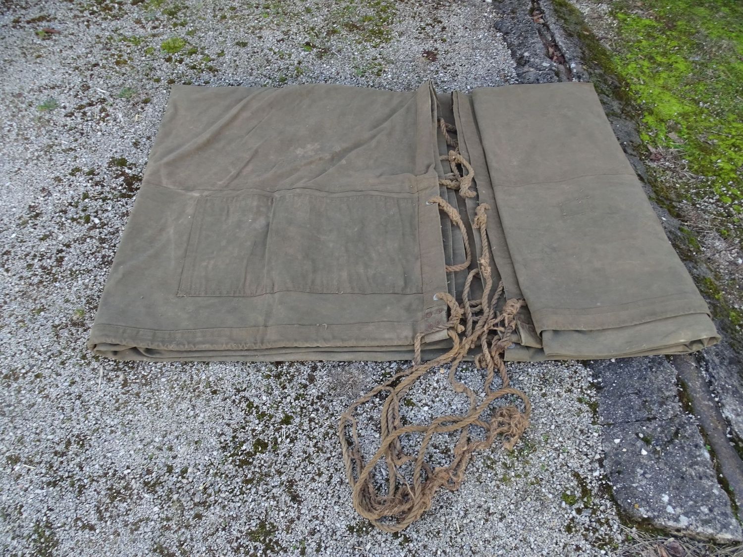 GMC CCKW Bache de caisse 353 "utah beach" sortie de maison.