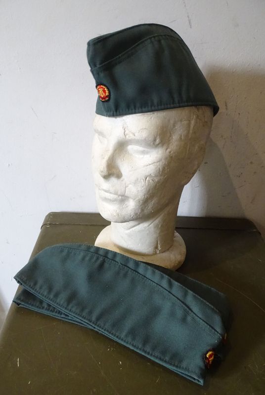 Calot  Allemand  Volkspolizei ,Mur de Berlin.T 56(57)