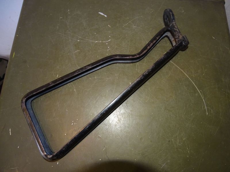 Crosse squelette Sten origine – Peinture noire cuite au four, numérotée, bon état