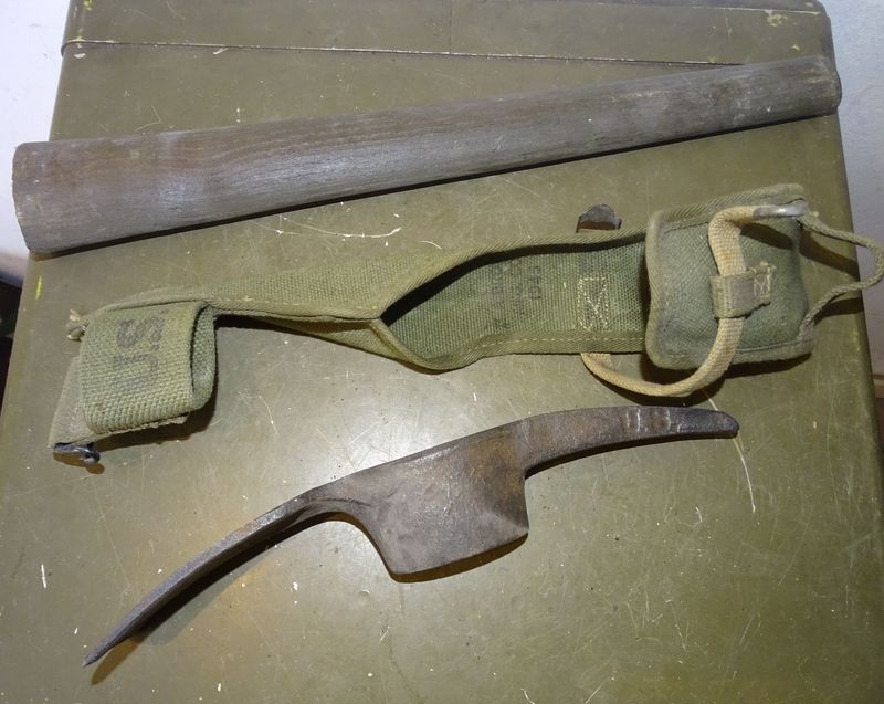 Piochon US WW2 complet étui toile OD7 daté 1945